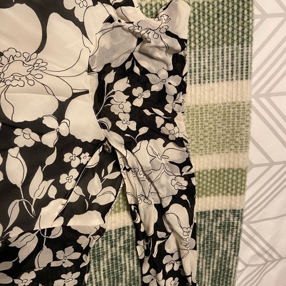 Floral Banana Republic Blouse - Picture 9 of 9